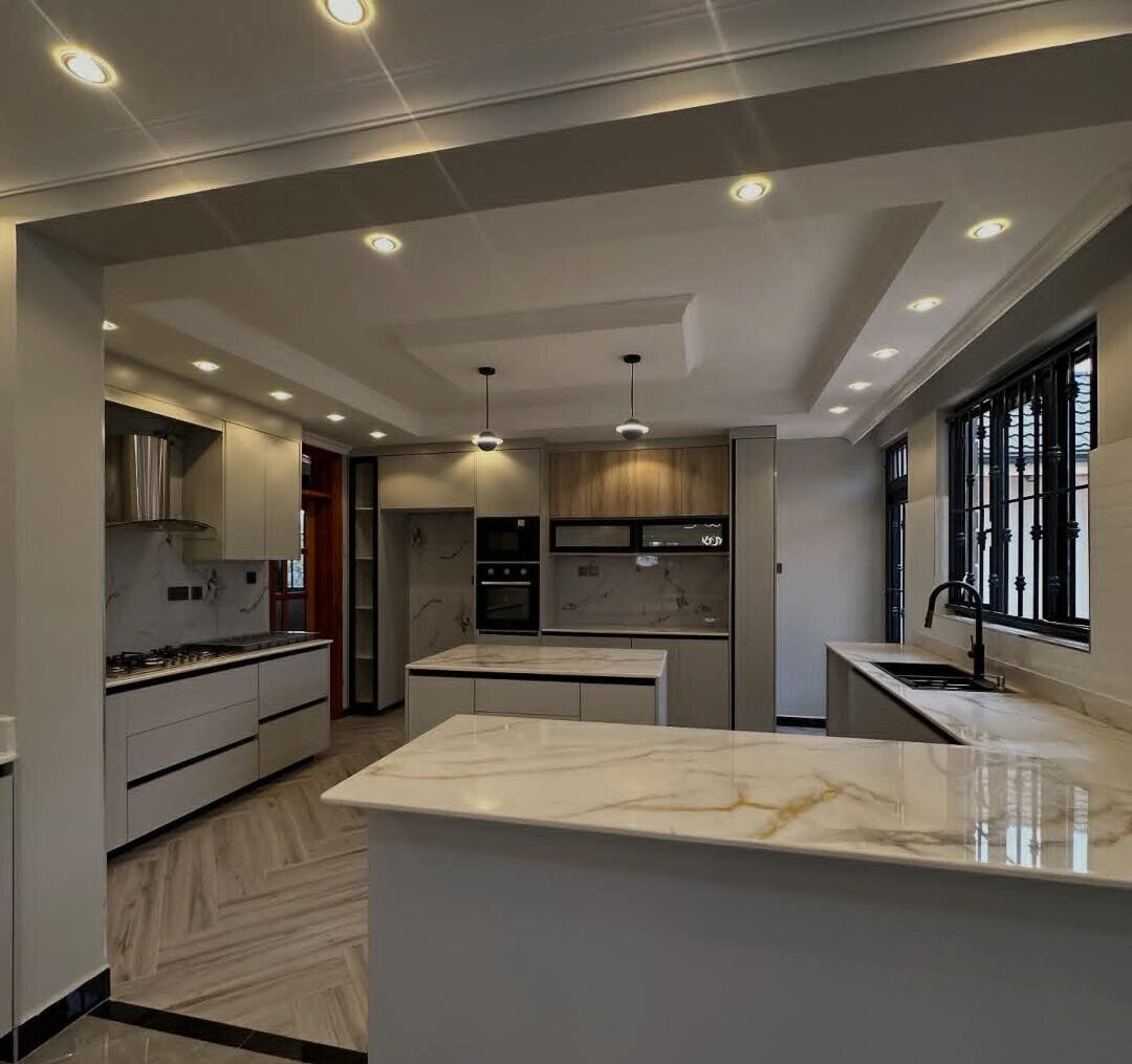 6BR All-Ensuite Home with 2 DSQs on Quarter Acre - Runda