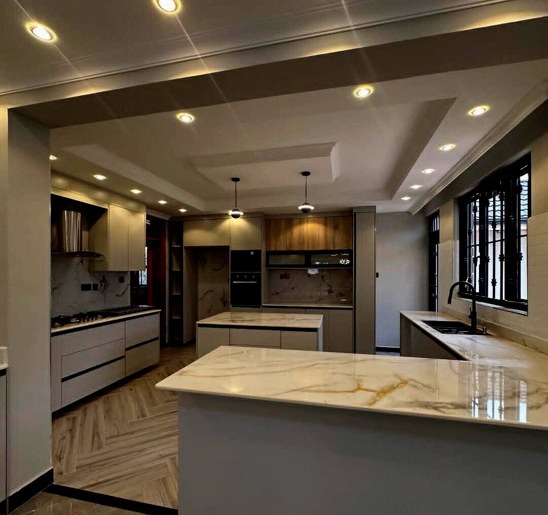 6BR All-Ensuite Home with 2 DSQs on Quarter Acre - Runda