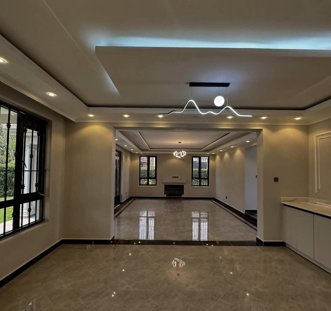 6BR All-Ensuite Home with 2 DSQs on Quarter Acre - Runda