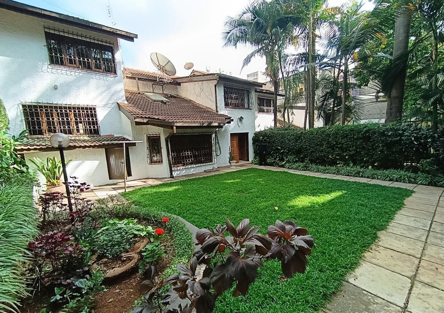 4BR Townhouse on Quiet Cul-de-Sac with Sunken Living Room - Kilimani