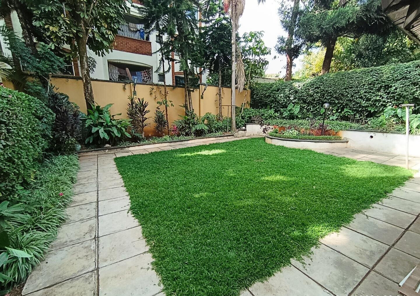 4BR Townhouse on Quiet Cul-de-Sac with Sunken Living Room - Kilimani