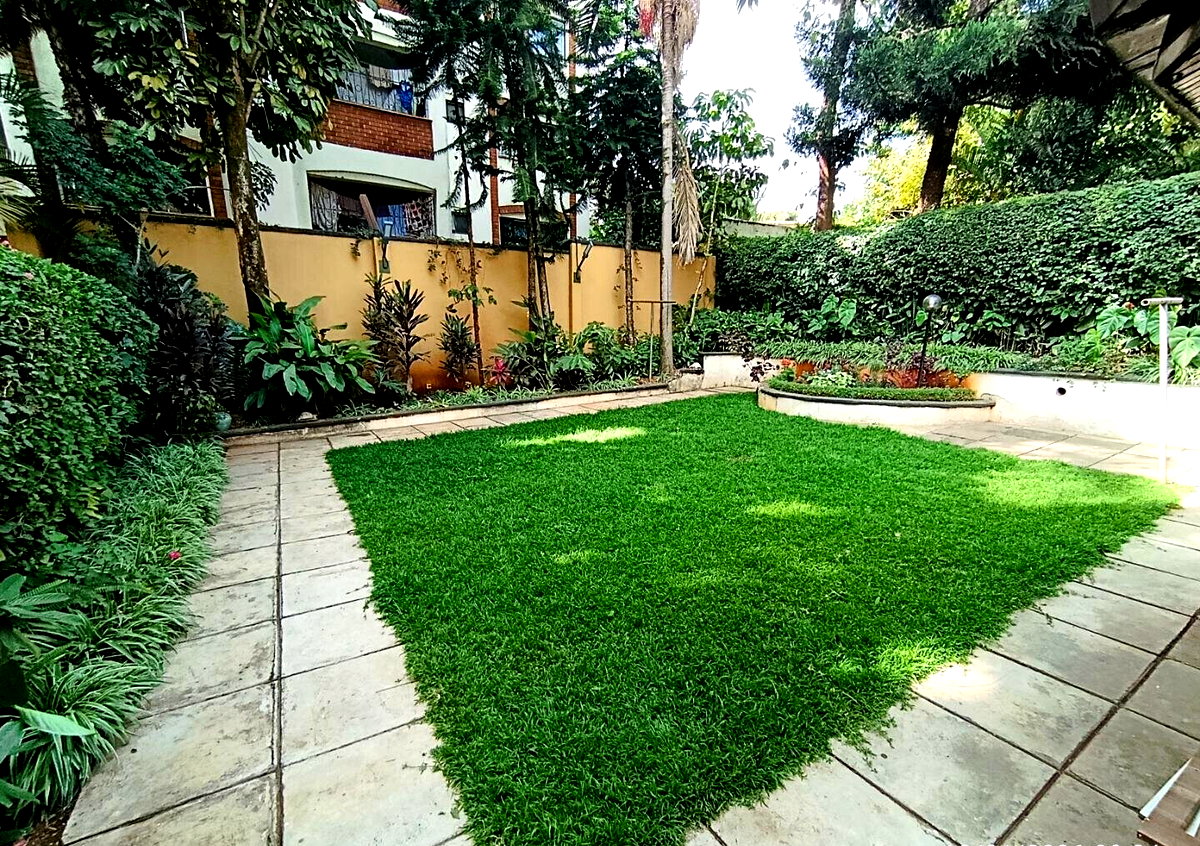 4BR Townhouse on Quiet Cul-de-Sac with Sunken Living Room - Kilimani