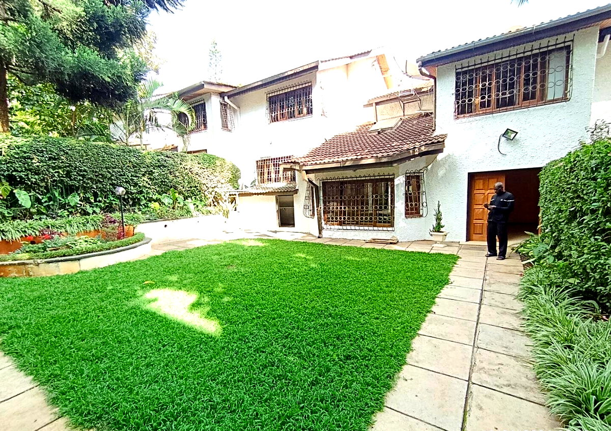 4BR Townhouse on Quiet Cul-de-Sac with Sunken Living Room - Kilimani