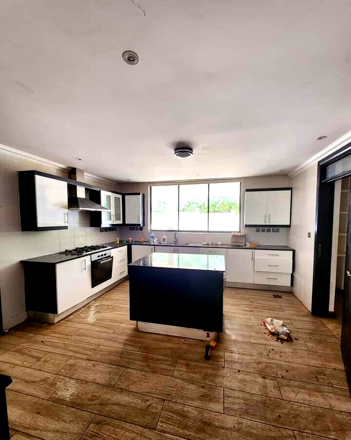 5-Ensuite Townhouse with Generator & Staff Quarters - Lavington