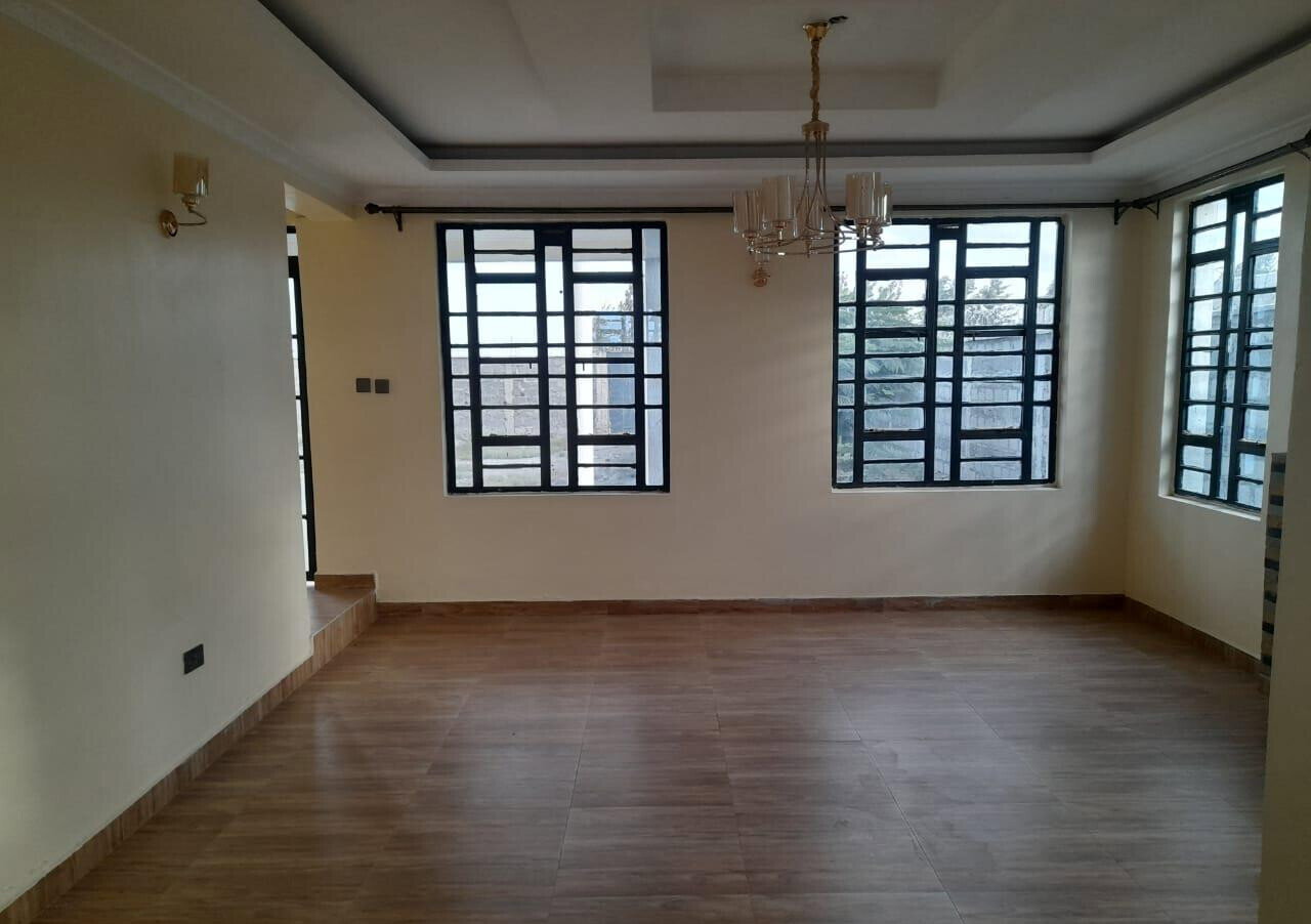 5BR All-Ensuite Townhouse with Fireplace & Borehole – Katani