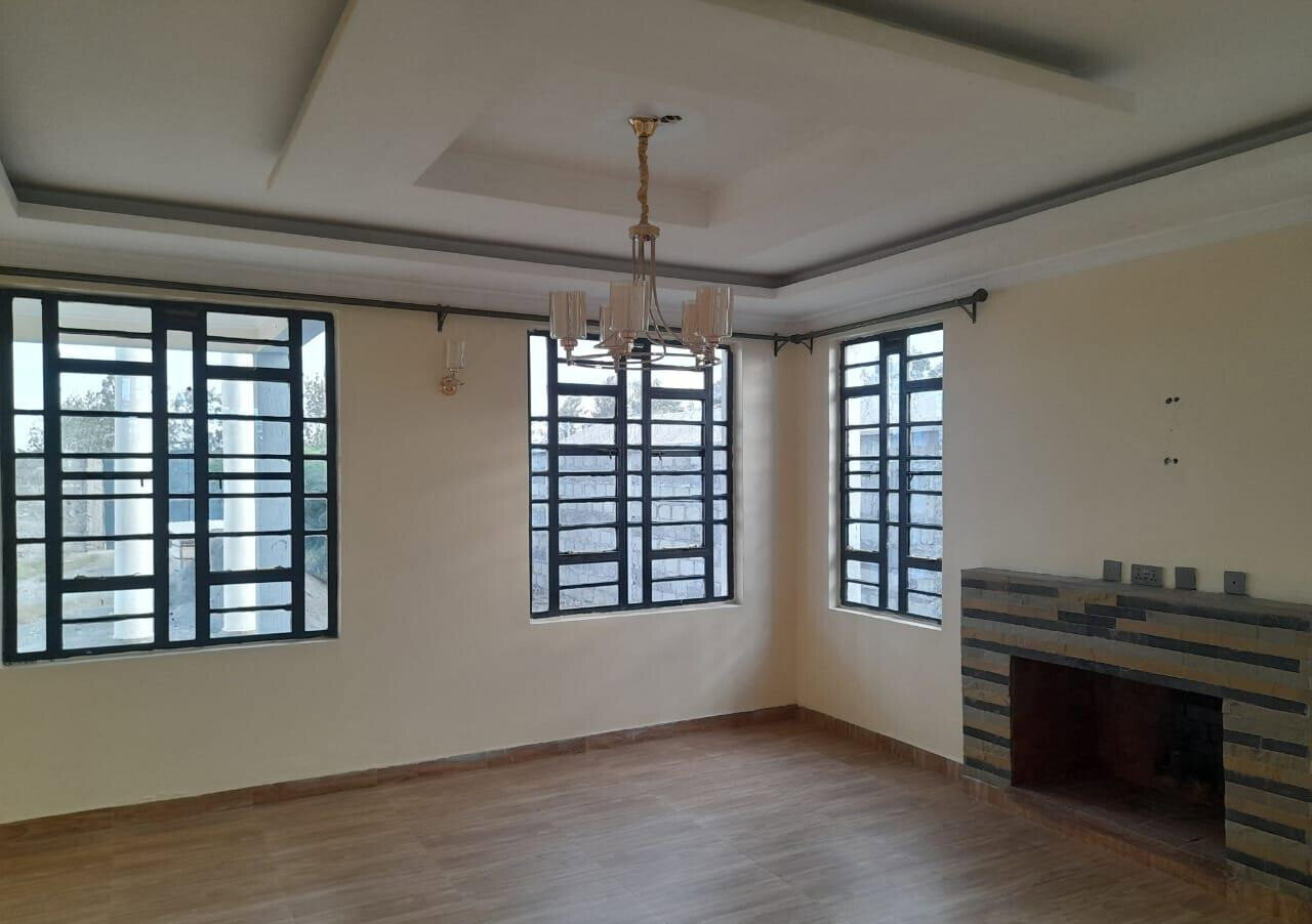 5BR All-Ensuite Townhouse with Fireplace & Borehole – Katani