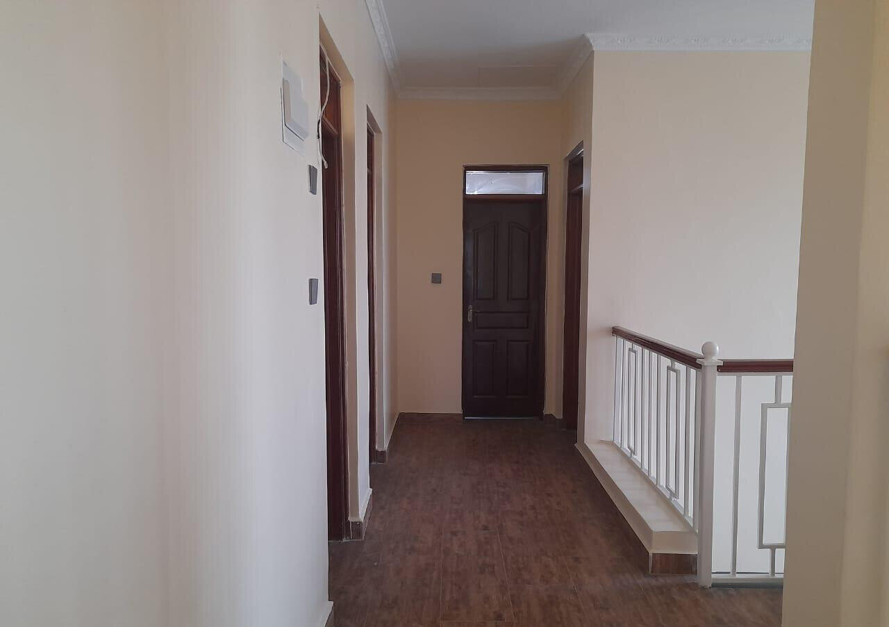5BR All-Ensuite Townhouse with Fireplace & Borehole – Katani