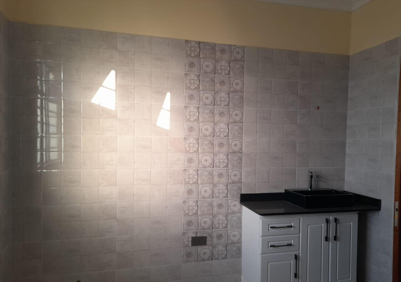5BR All-Ensuite Townhouse with Fireplace & Borehole – Katani