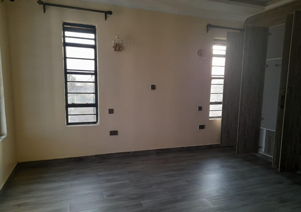 5BR All-Ensuite Townhouse with Fireplace & Borehole – Katani