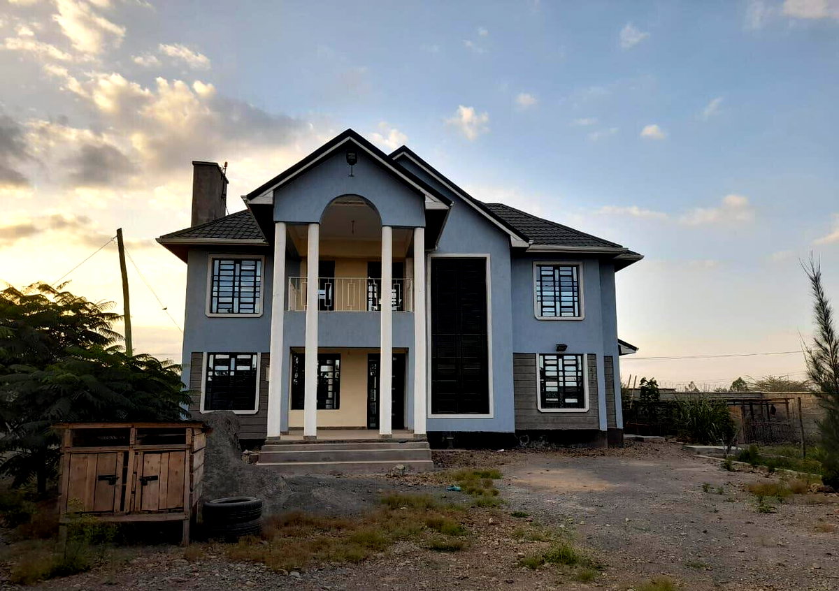 5BR All-Ensuite Townhouse with Fireplace & Borehole – Katani