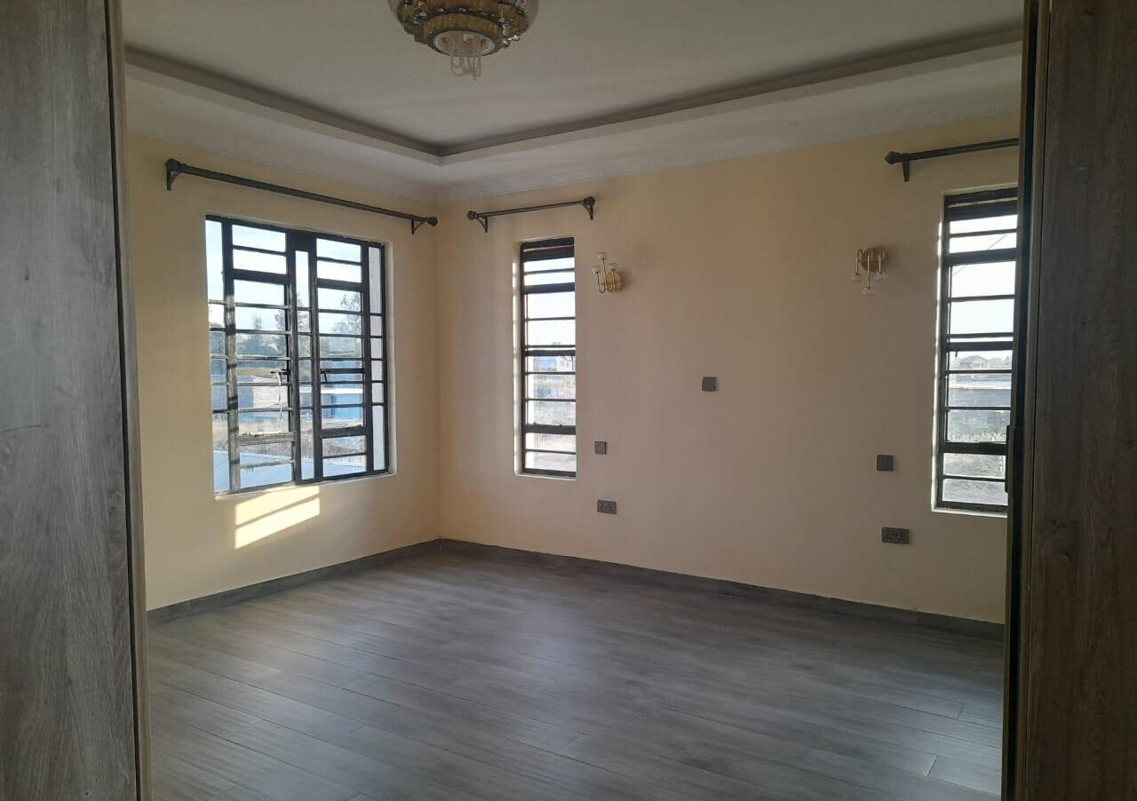 5BR All-Ensuite Townhouse with Fireplace & Borehole – Katani
