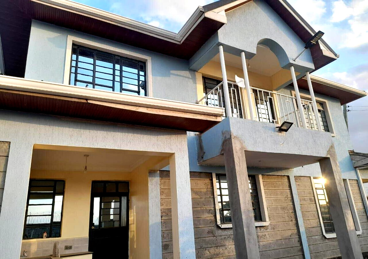 5BR All-Ensuite Townhouse with Fireplace & Borehole – Katani