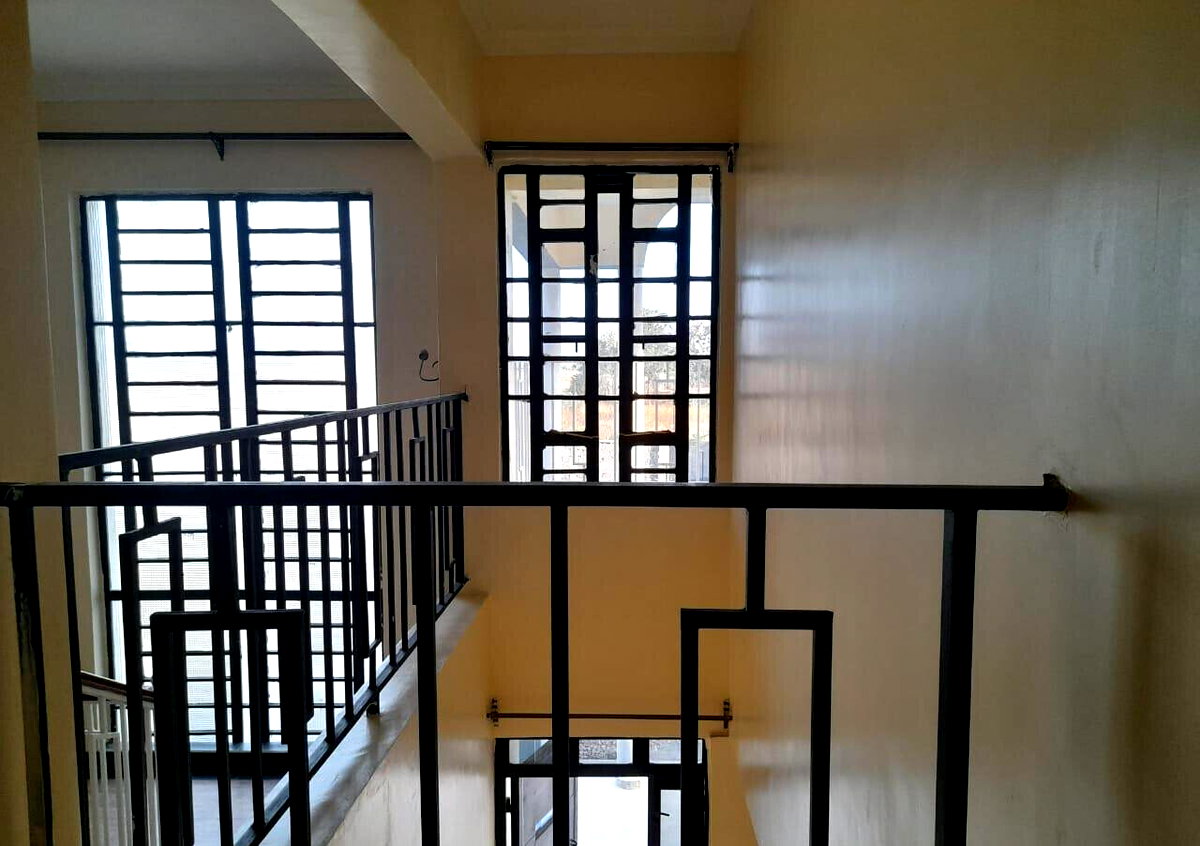 5BR All-Ensuite Townhouse with Fireplace & Borehole – Katani