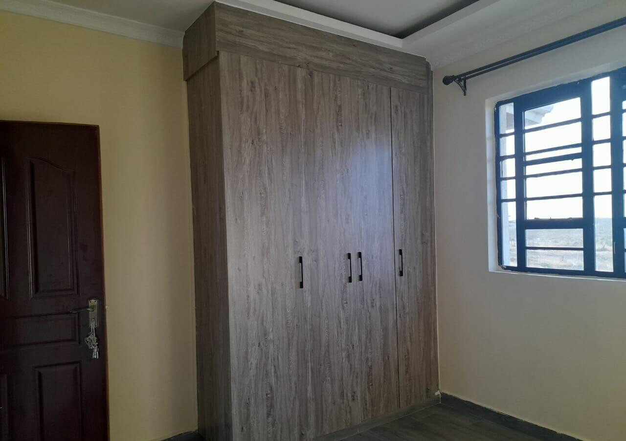 5BR All-Ensuite Townhouse with Fireplace & Borehole – Katani