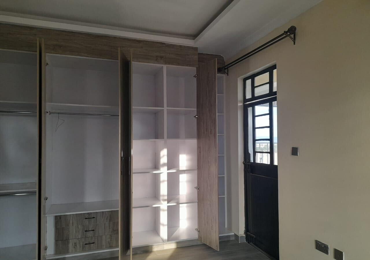 5BR All-Ensuite Townhouse with Fireplace & Borehole – Katani