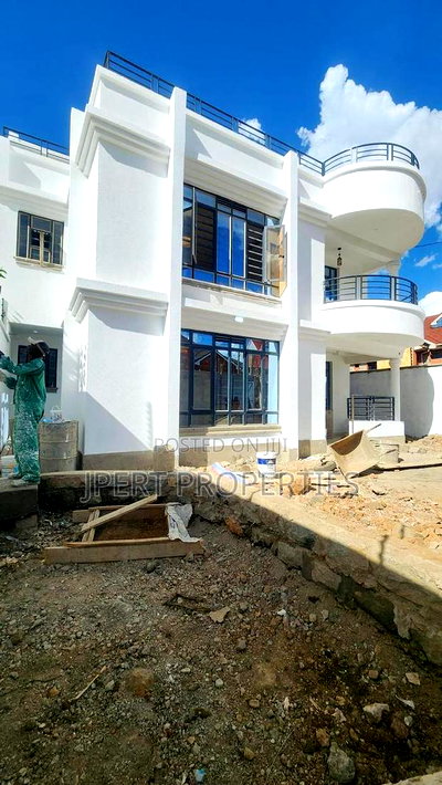 5bdrm Maisonette in Membely, Membley Estate for sale - Image 2