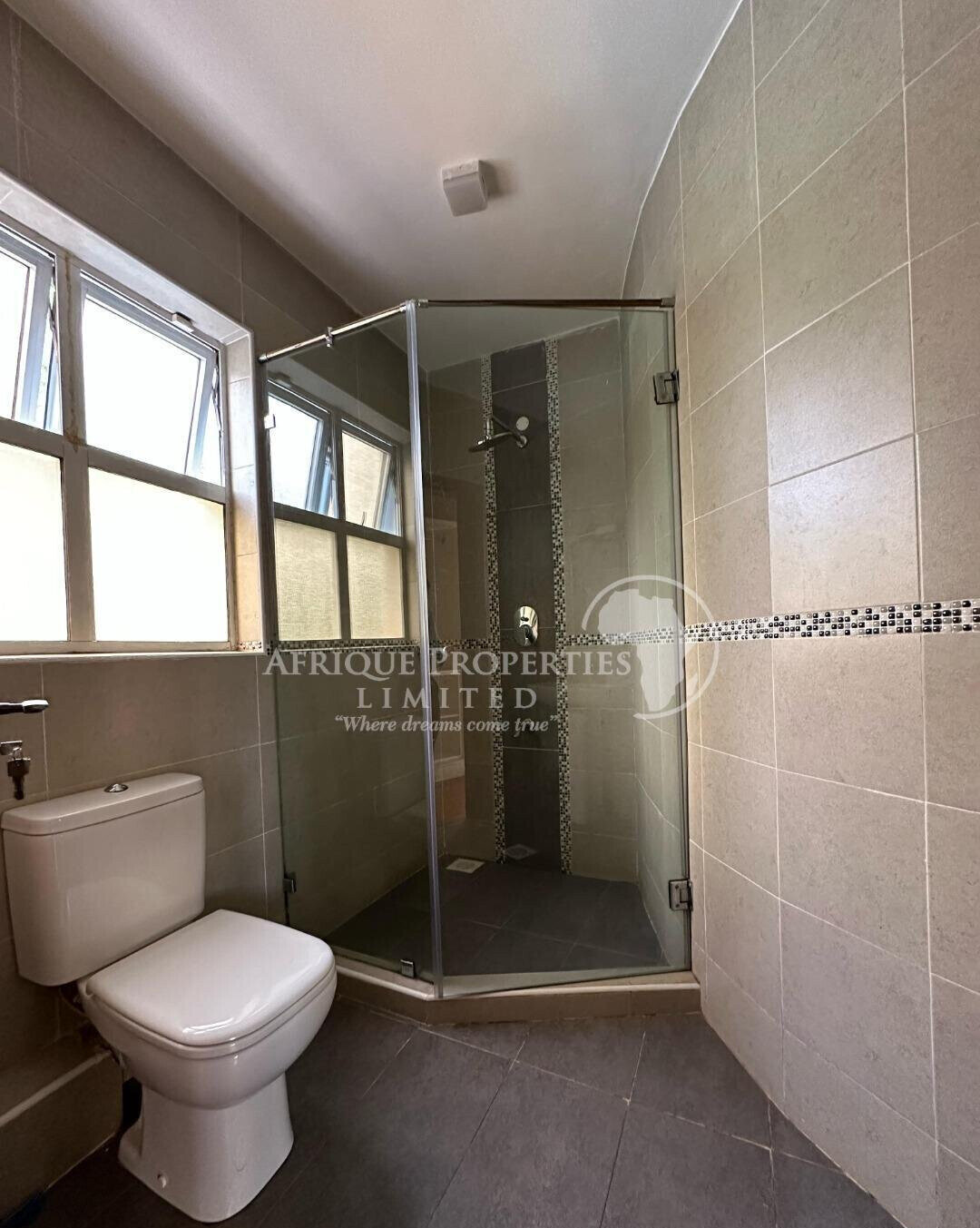 3-Level Townhouse with Fireplace, Gym & Jacuzzi - Lavington