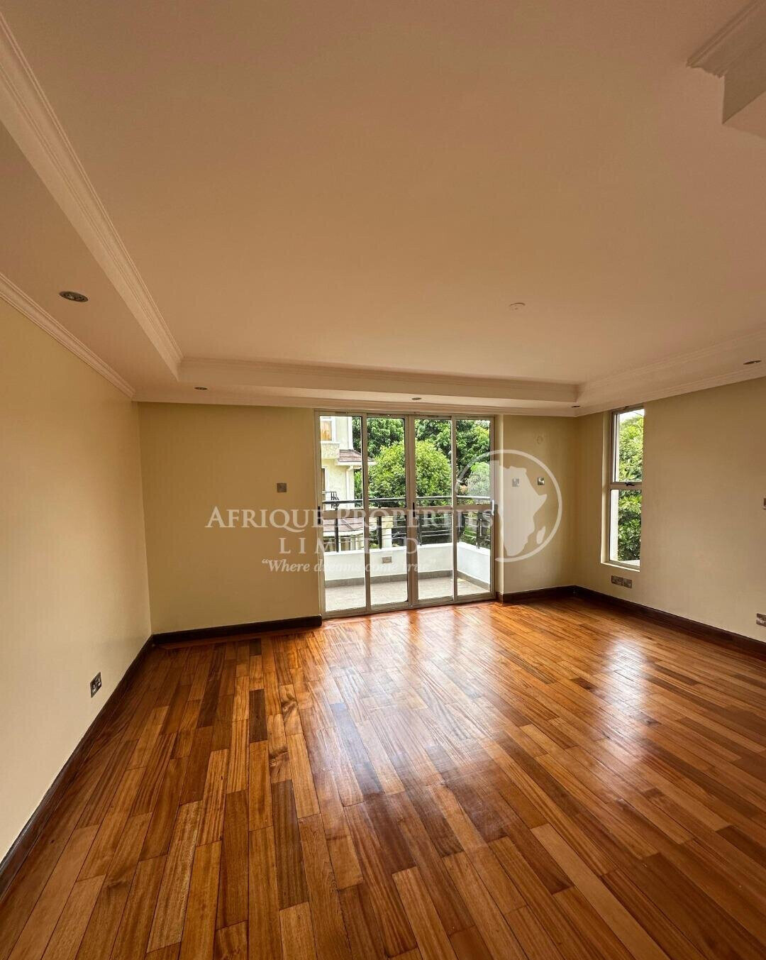 3-Level Townhouse with Fireplace, Gym & Jacuzzi - Lavington