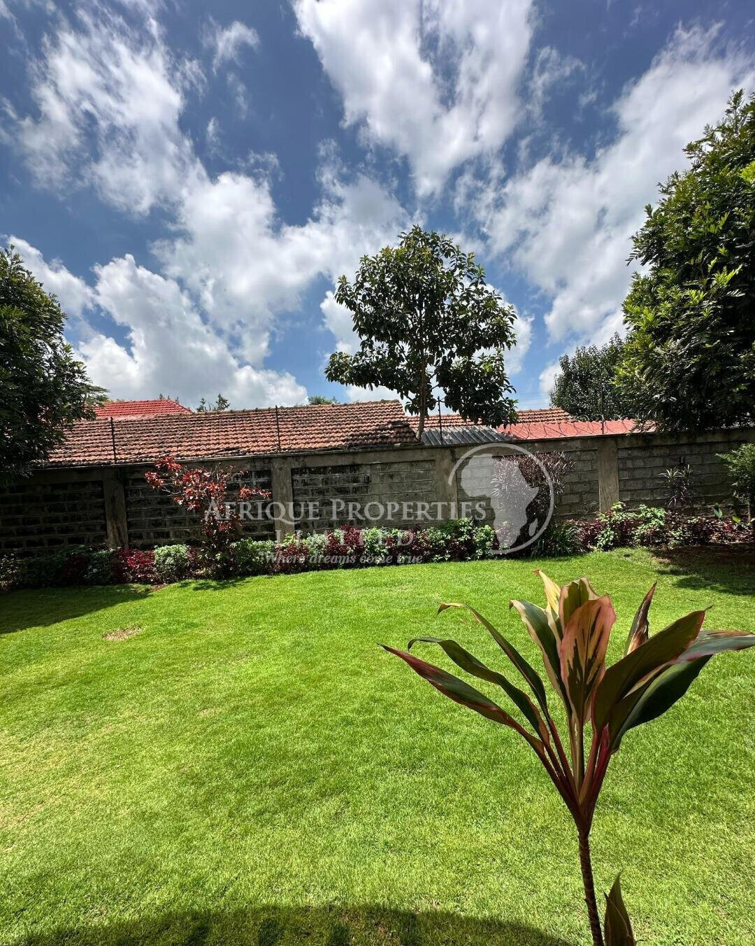 3-Level Townhouse with Fireplace, Gym & Jacuzzi - Lavington
