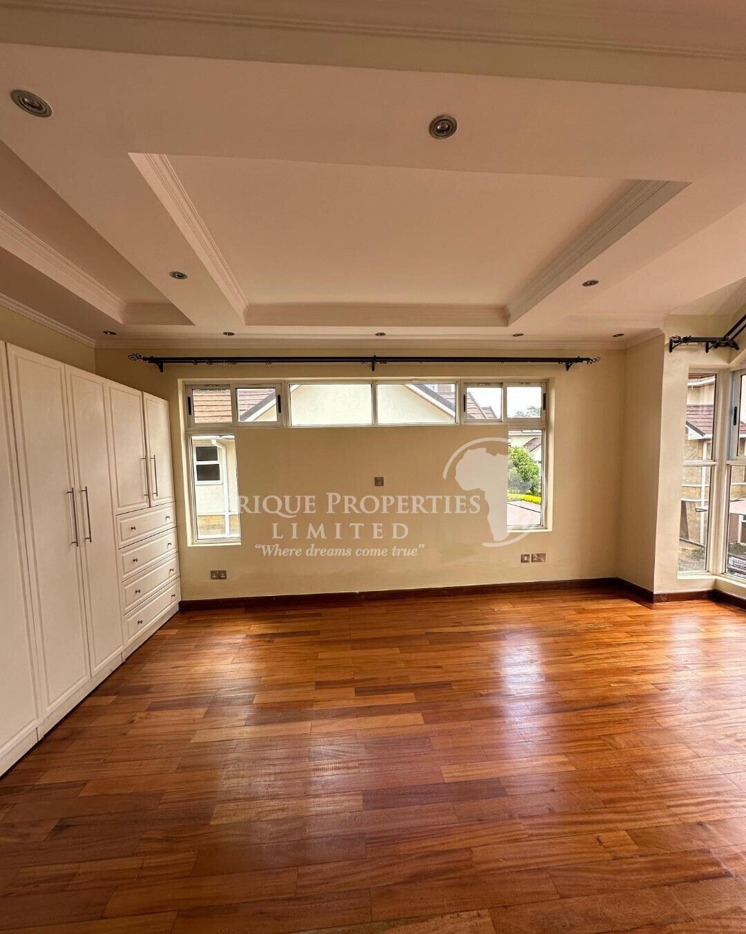 3-Level Townhouse with Fireplace, Gym & Jacuzzi - Lavington