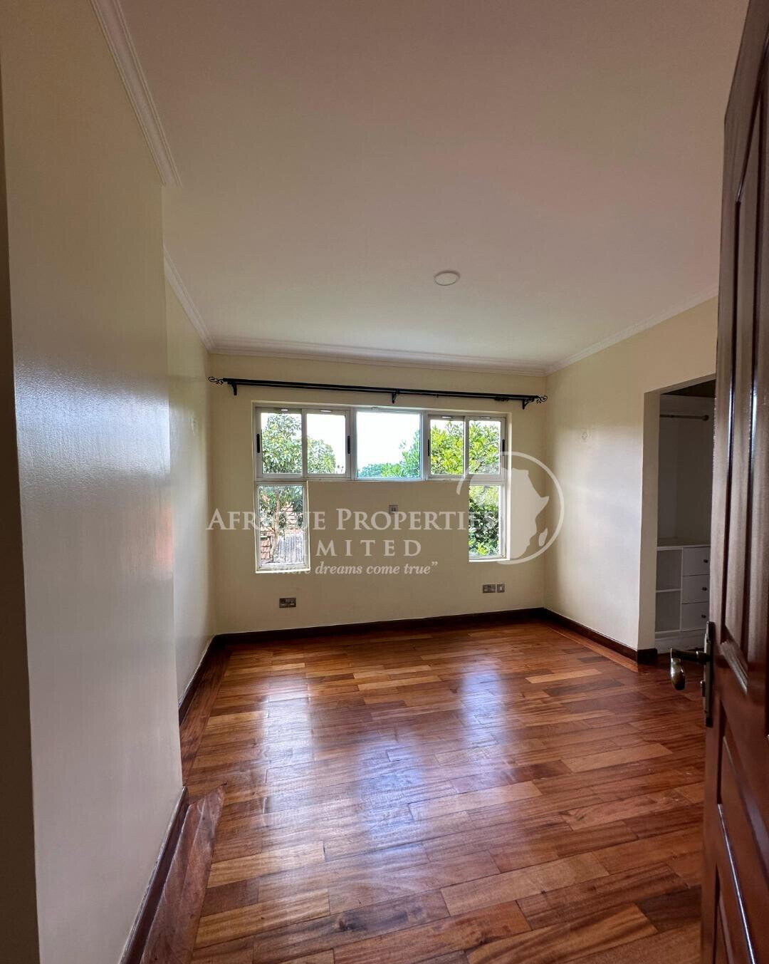 3-Level Townhouse with Fireplace, Gym & Jacuzzi - Lavington