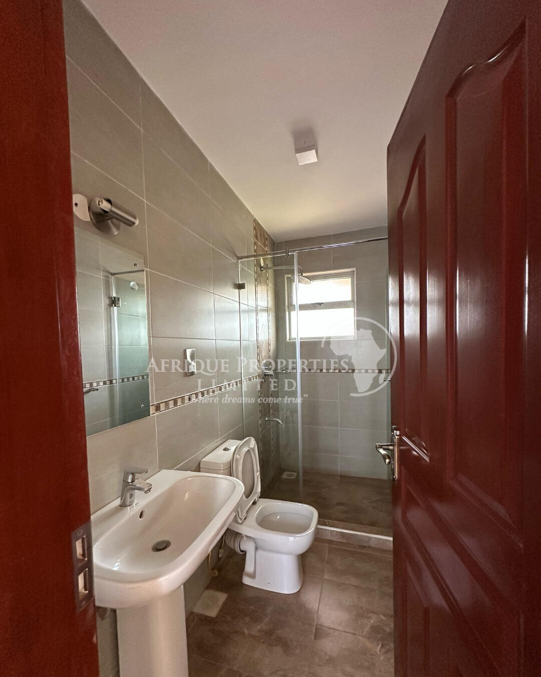3-Level Townhouse with Fireplace, Gym & Jacuzzi - Lavington