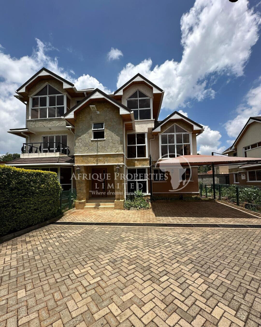 3-Level Townhouse with Fireplace, Gym & Jacuzzi - Lavington
