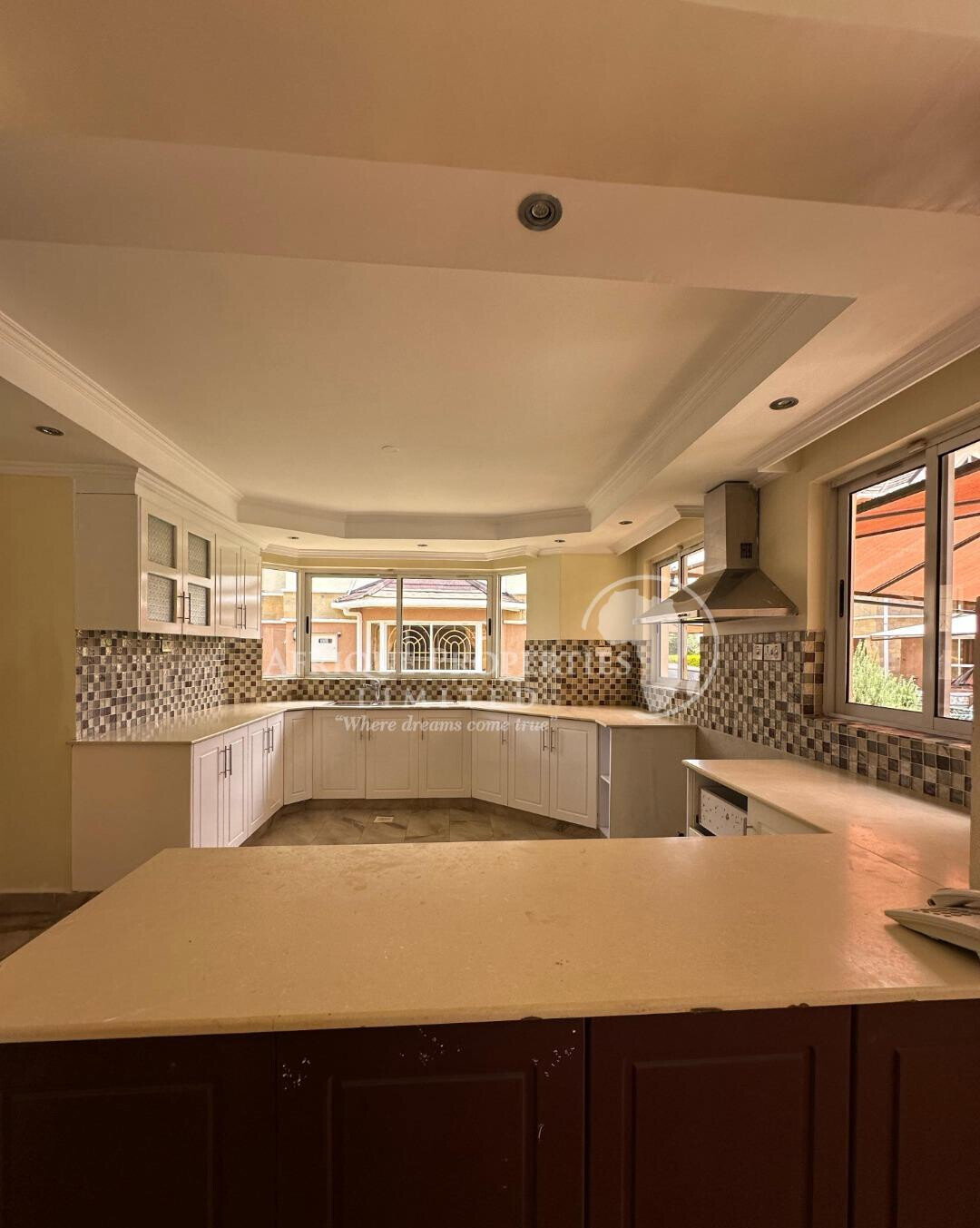 3-Level Townhouse with Fireplace, Gym & Jacuzzi - Lavington