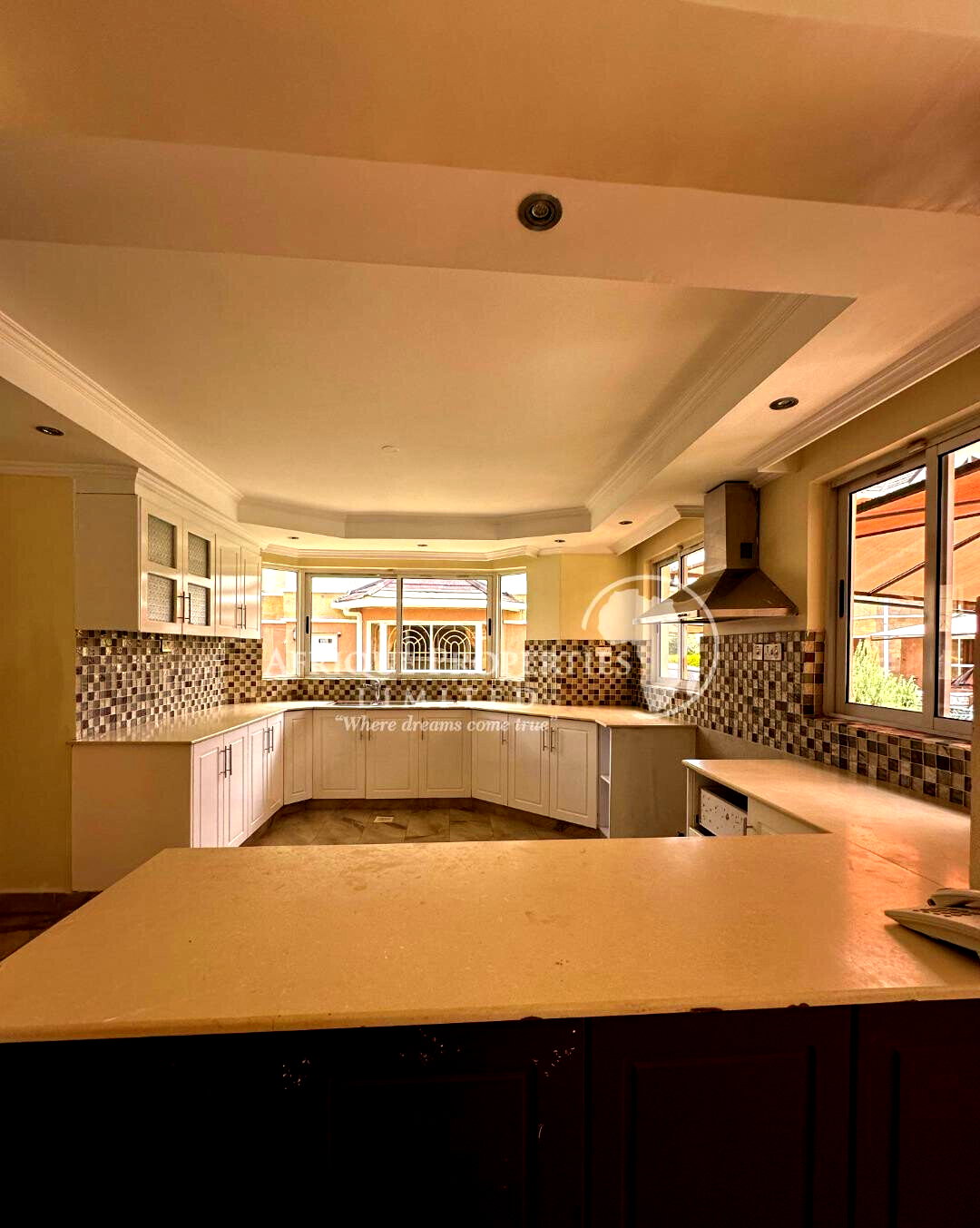 3-Level Townhouse with Fireplace, Gym & Jacuzzi - Lavington