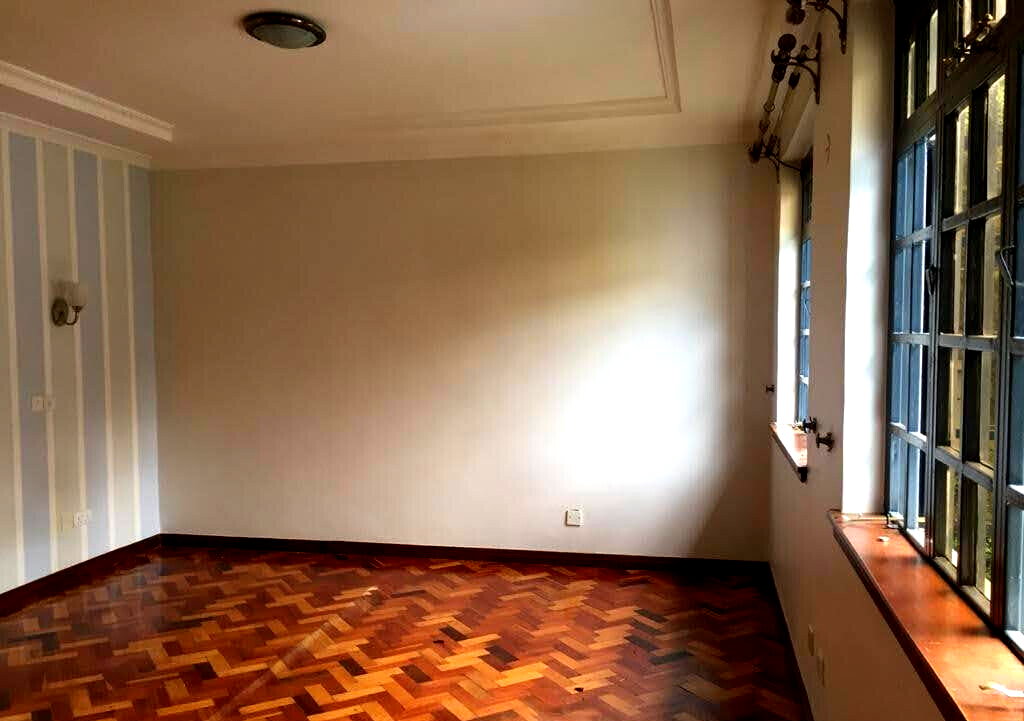 Half Acre 4BR Haven at KSh 350K