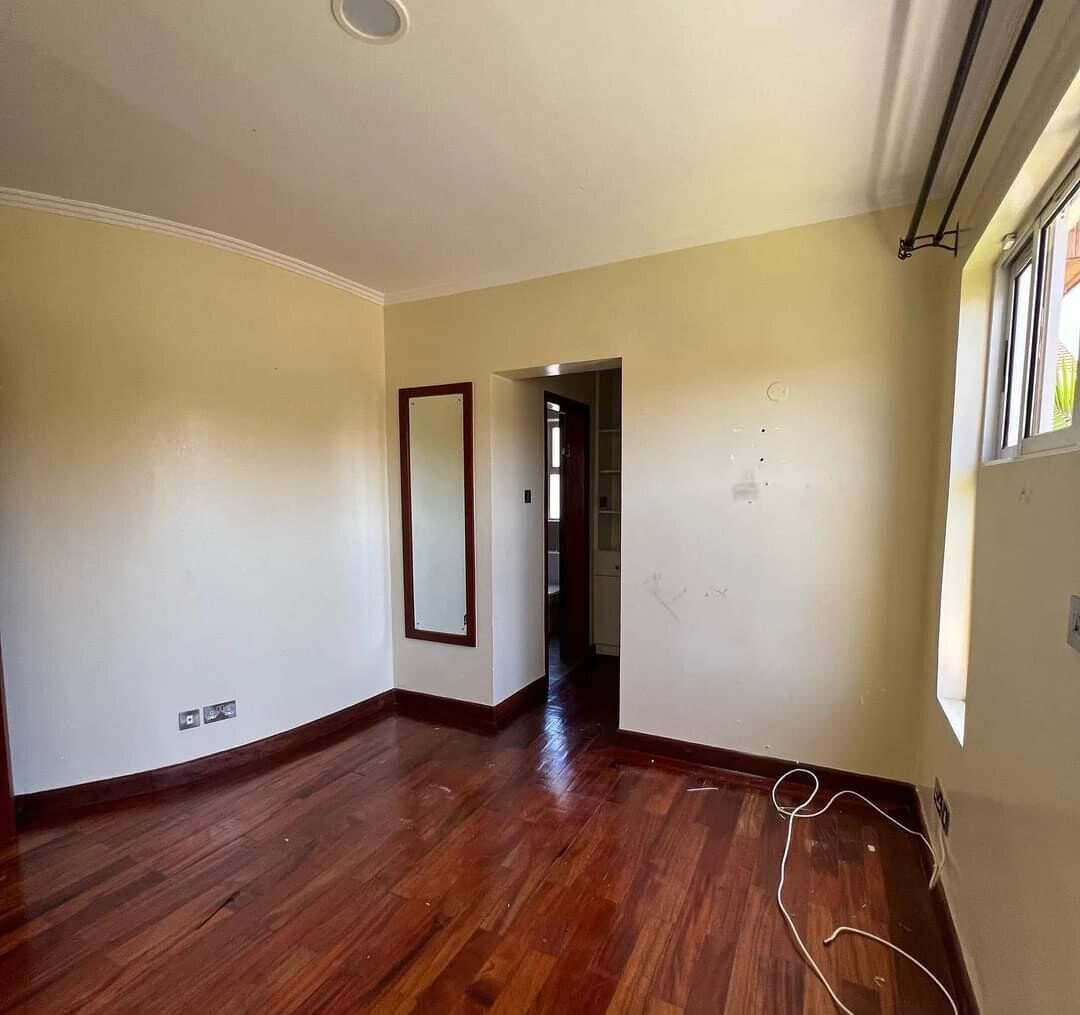 Newly Renovated 5BR Townhouse with Private Garden - Lavington