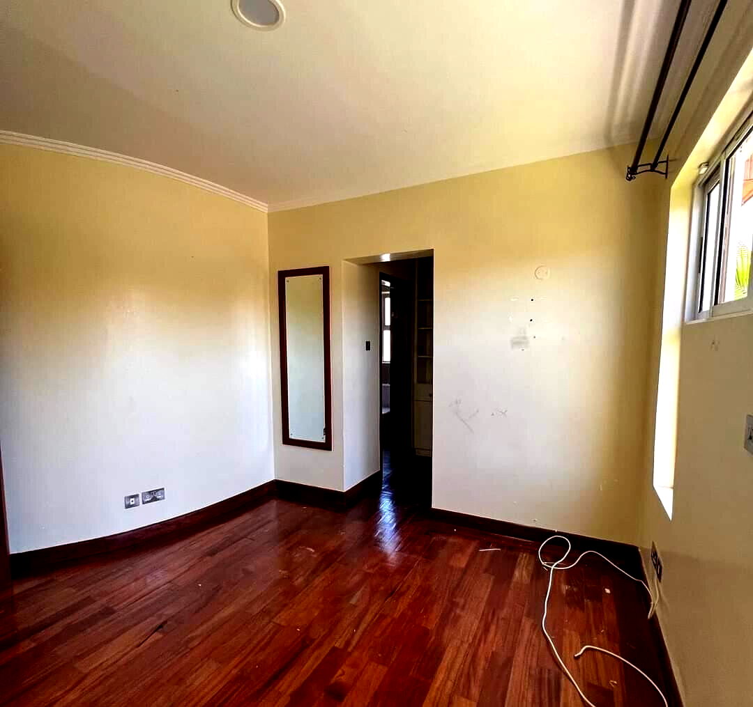 Newly Renovated 5BR Townhouse with Private Garden - Lavington