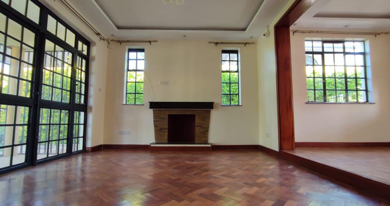 4-Ensuite Townhouse with Fireplace & Pool - Loresho