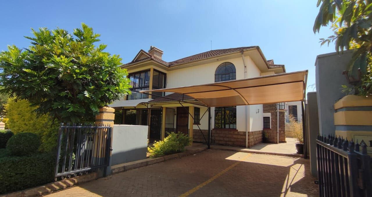 4-Ensuite Townhouse with Fireplace & Pool - Loresho
