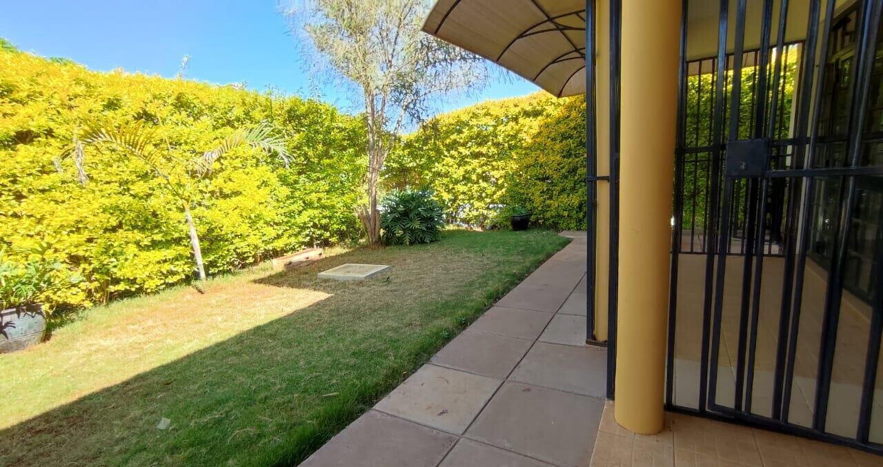 4-Ensuite Townhouse with Fireplace & Pool - Loresho