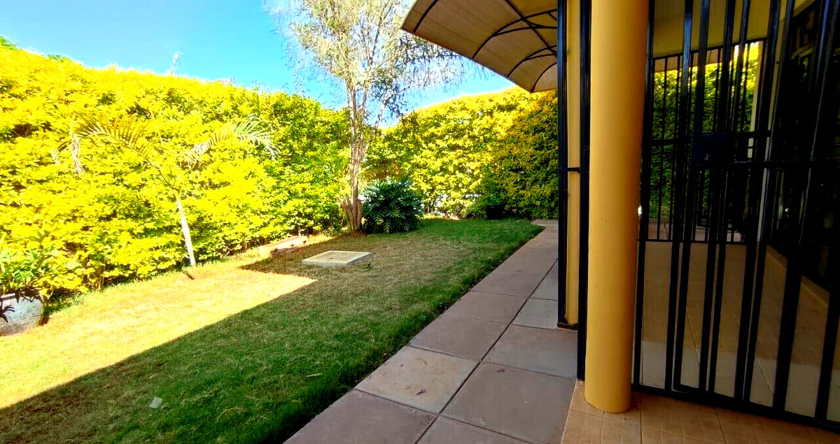 4-Ensuite Townhouse with Fireplace & Pool - Loresho
