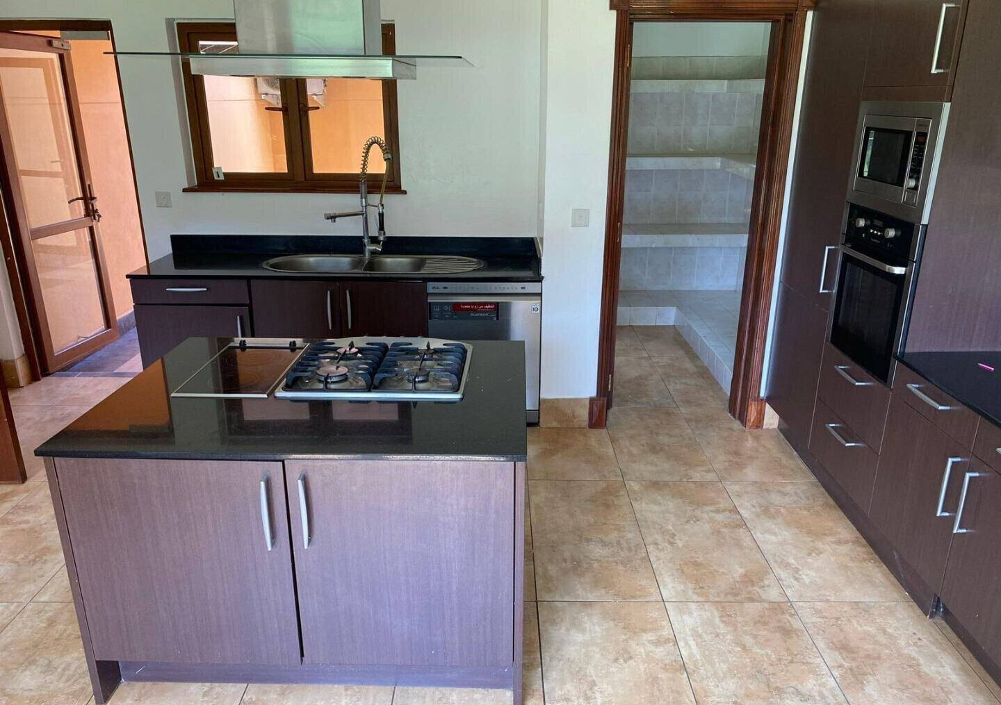 4BR Villa with Mahogany Floors & Clubhouse - Kitisuru