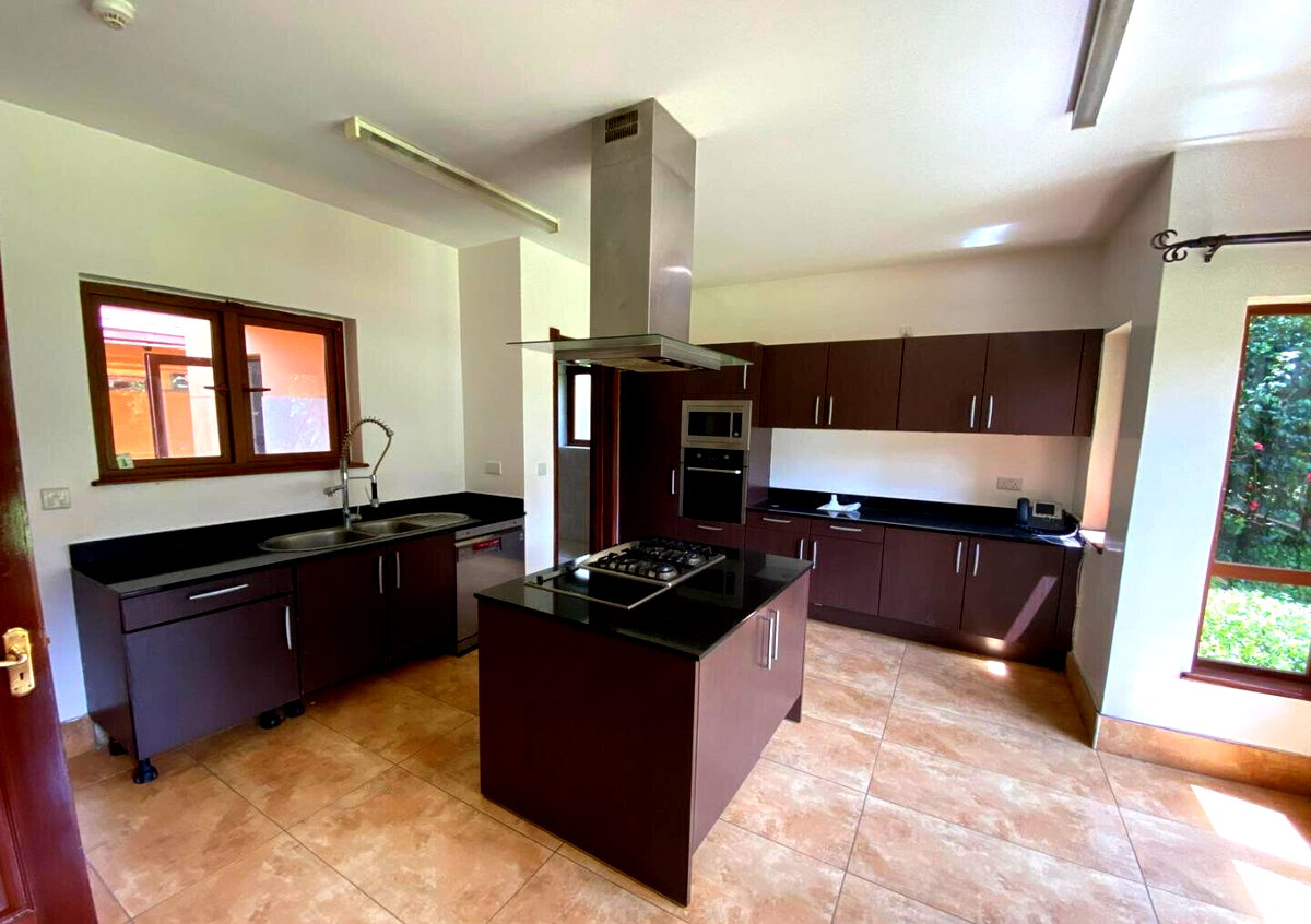 4BR Villa with Mahogany Floors & Clubhouse - Kitisuru