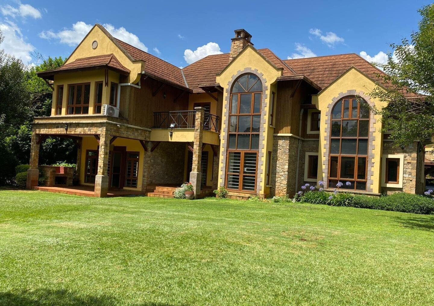 4BR Villa with Mahogany Floors & Clubhouse - Kitisuru