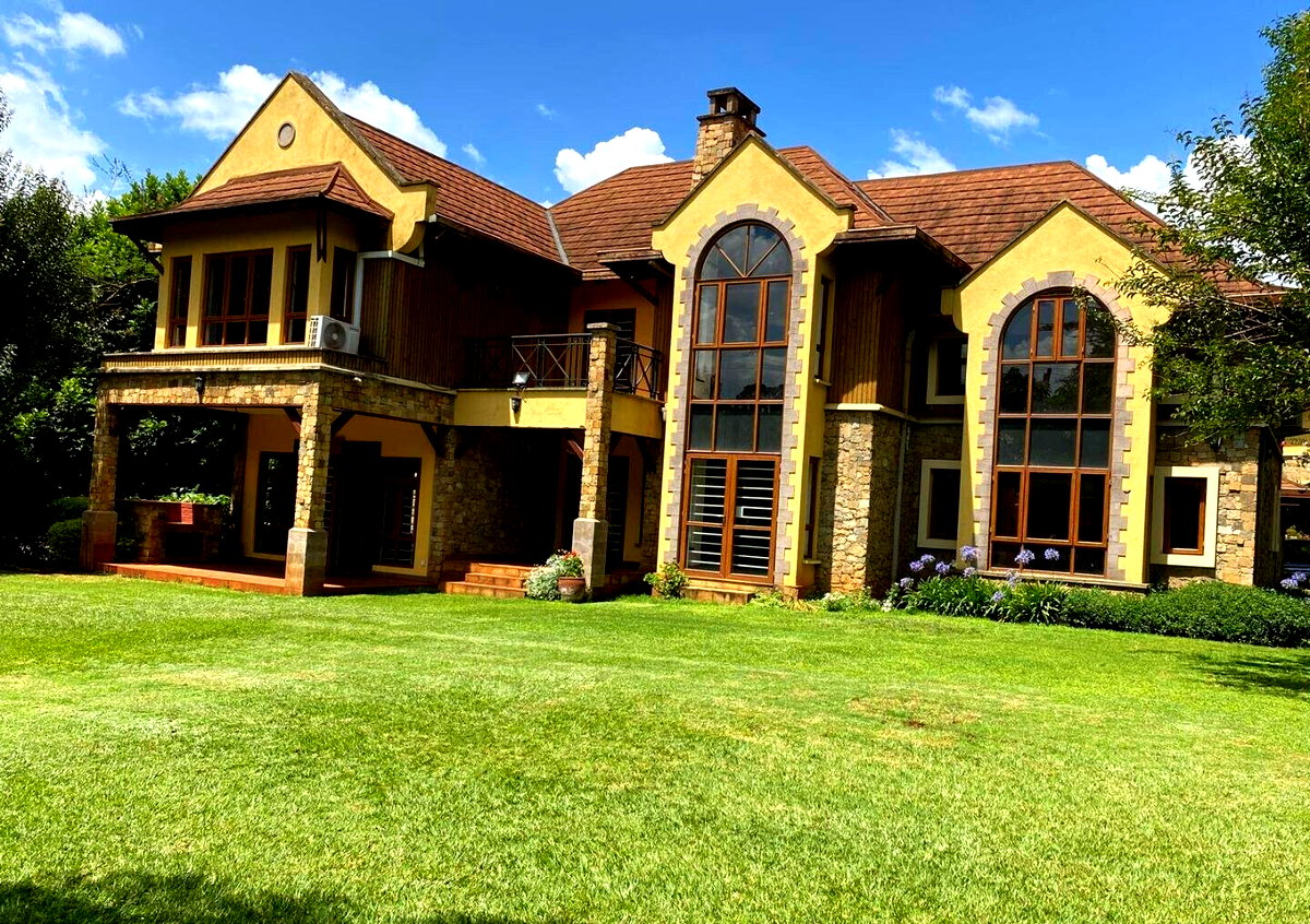 4BR Villa with Mahogany Floors & Clubhouse - Kitisuru