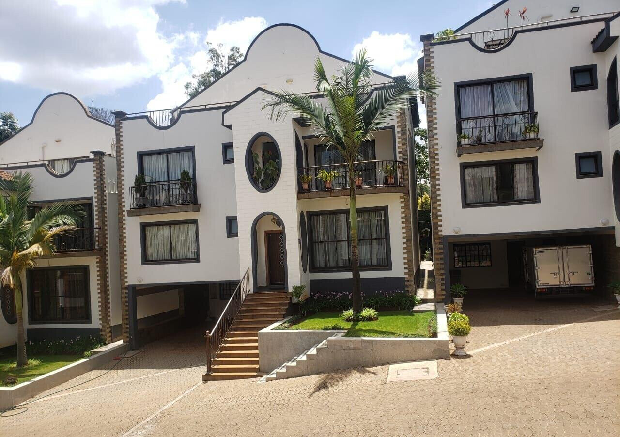 5BR Townhouse with Mature Garden & 24/7 Security - Westlands