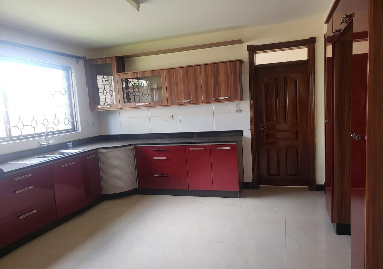 5BR Townhouse with Mature Garden & 24/7 Security - Westlands