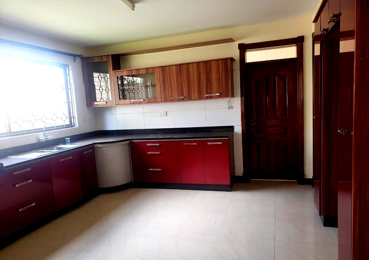 5BR Townhouse with Mature Garden & 24/7 Security - Westlands