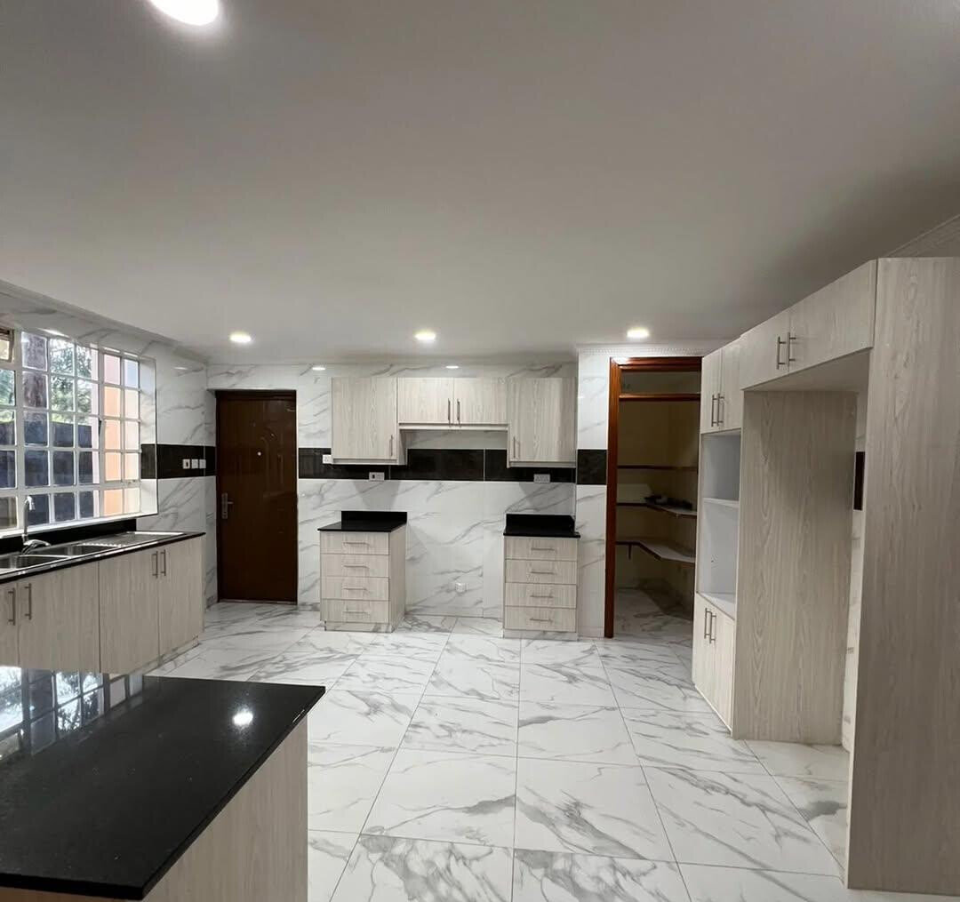 5-Ensuite Townhouse with Two TV Rooms & DSQ - Lavington