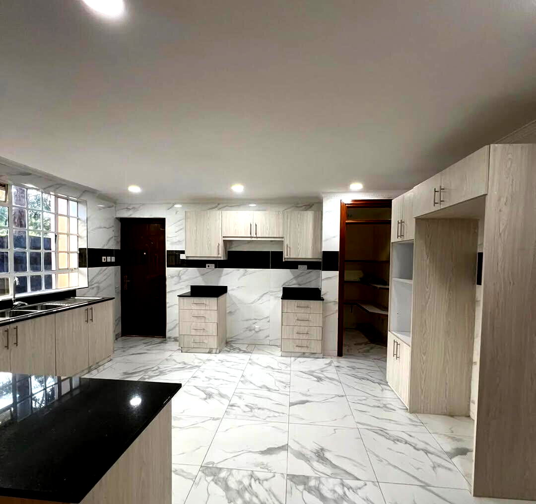5-Ensuite Townhouse with Two TV Rooms & DSQ - Lavington