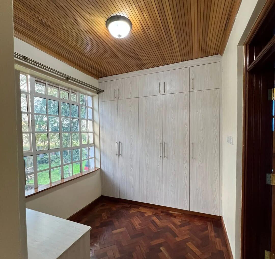 5-Ensuite Townhouse with Two TV Rooms & DSQ - Lavington