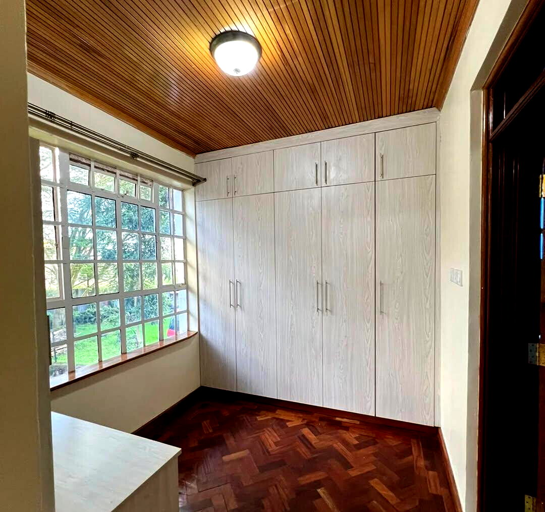 5-Ensuite Townhouse with Two TV Rooms & DSQ - Lavington