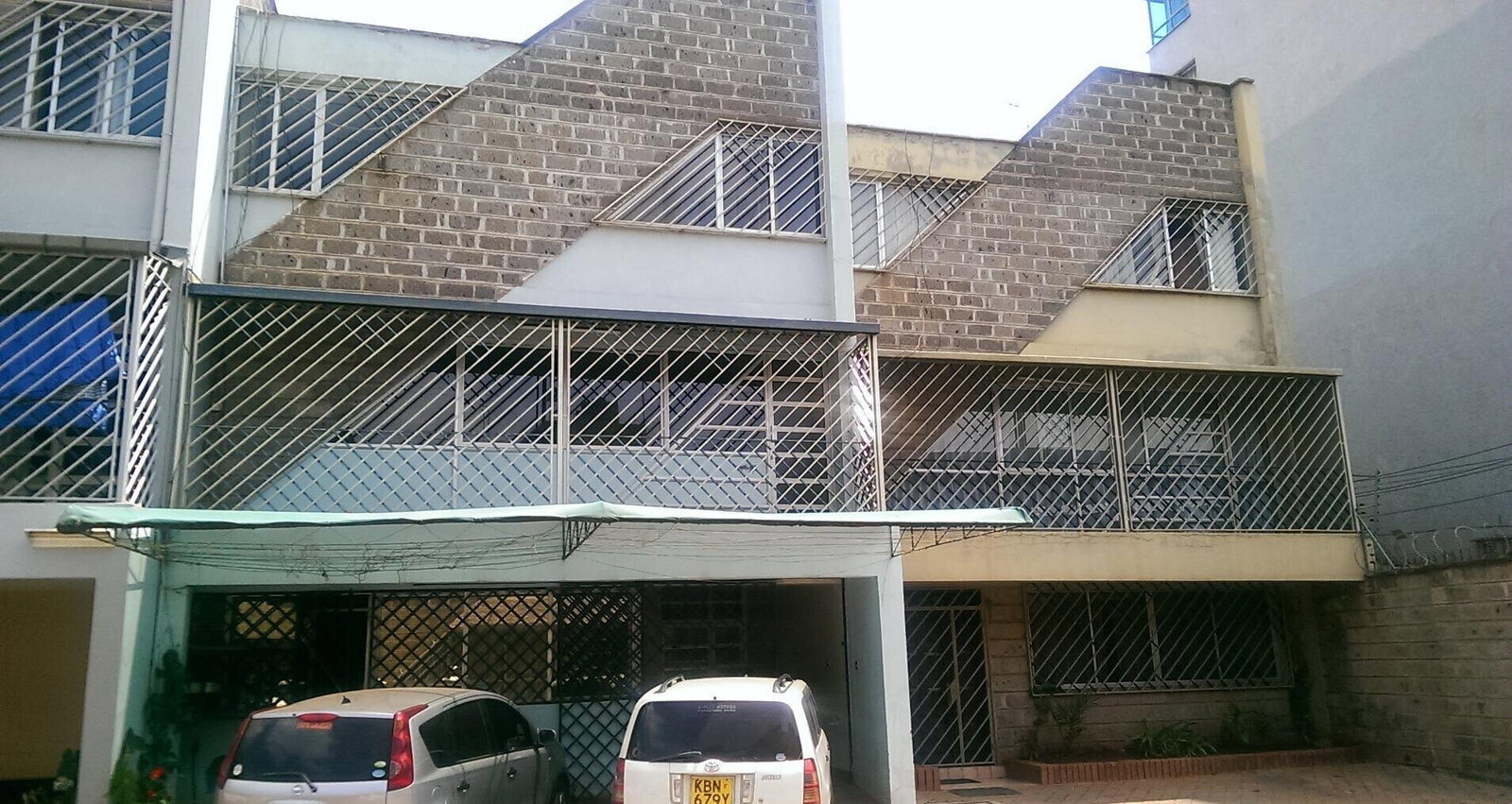 4BR Maisonette with Walk-in Closet & Balcony - Parklands