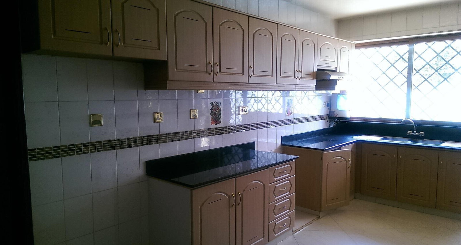 4BR Maisonette with Walk-in Closet & Balcony - Parklands