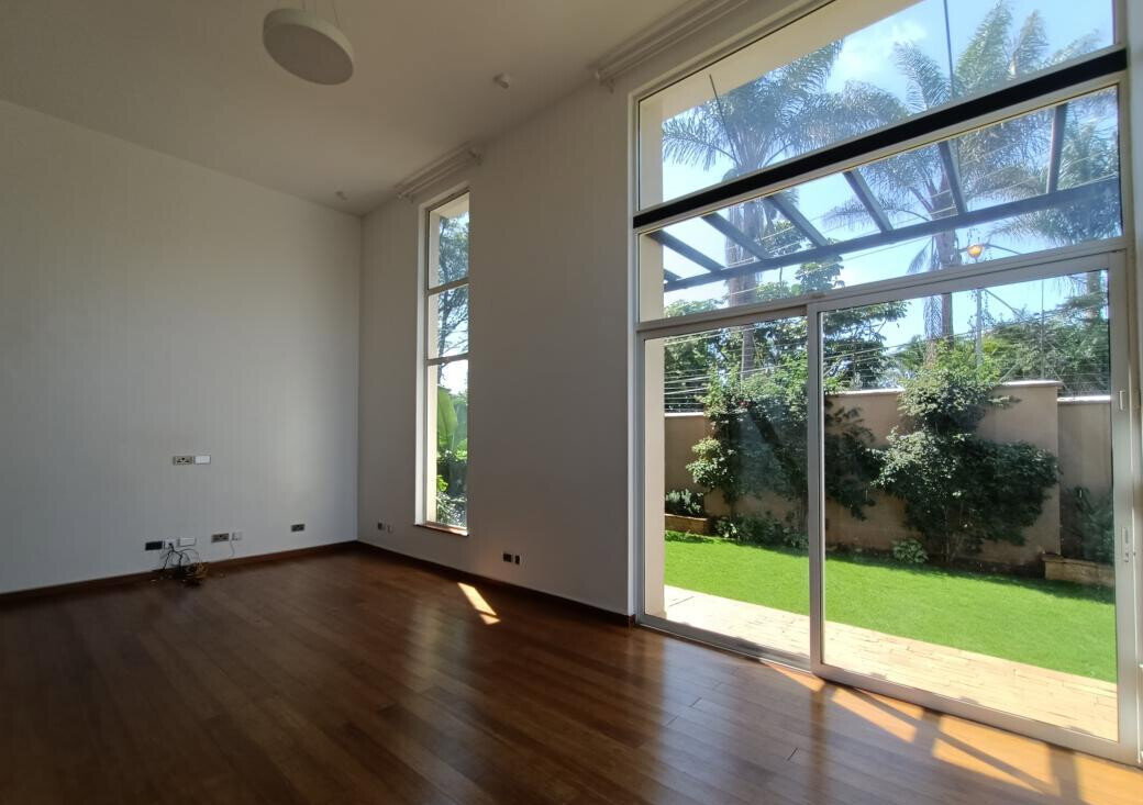 4-Ensuite Townhouse with Cathedral Ceilings & Private Garden - Lavington
